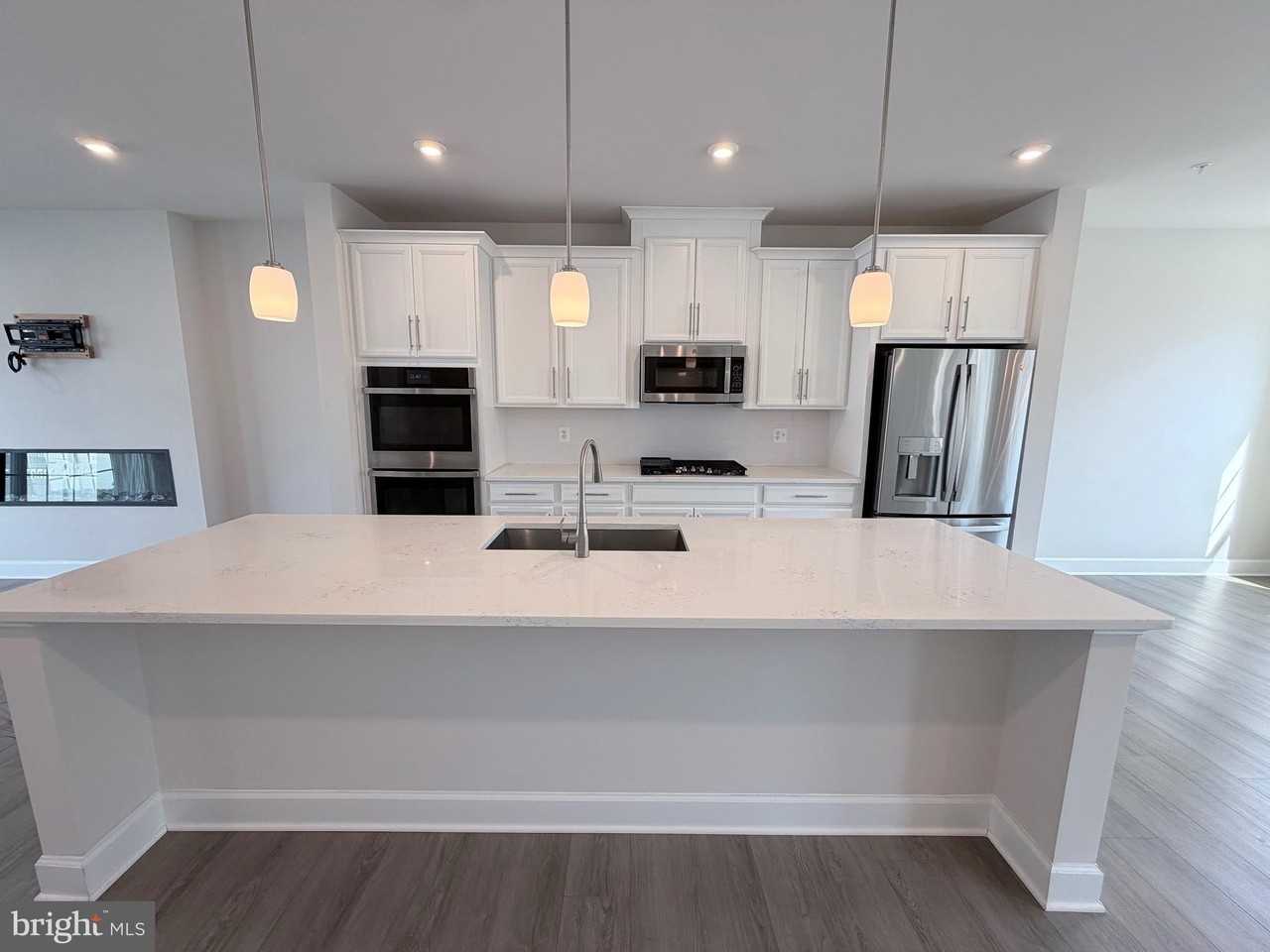 10825 Foxtrot Cir - Photo 2 of 32