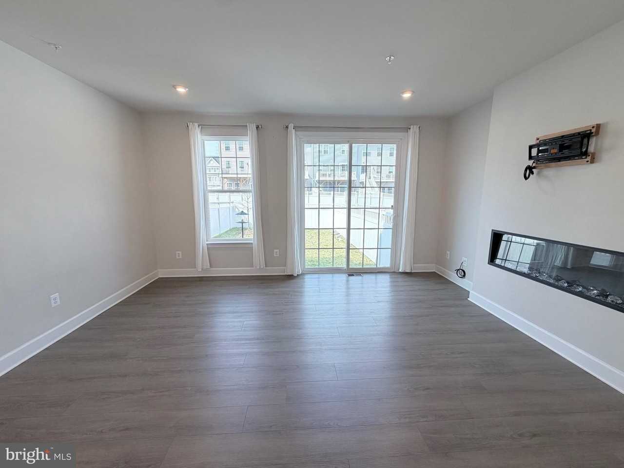 10825 Foxtrot Cir - Photo 4 of 32