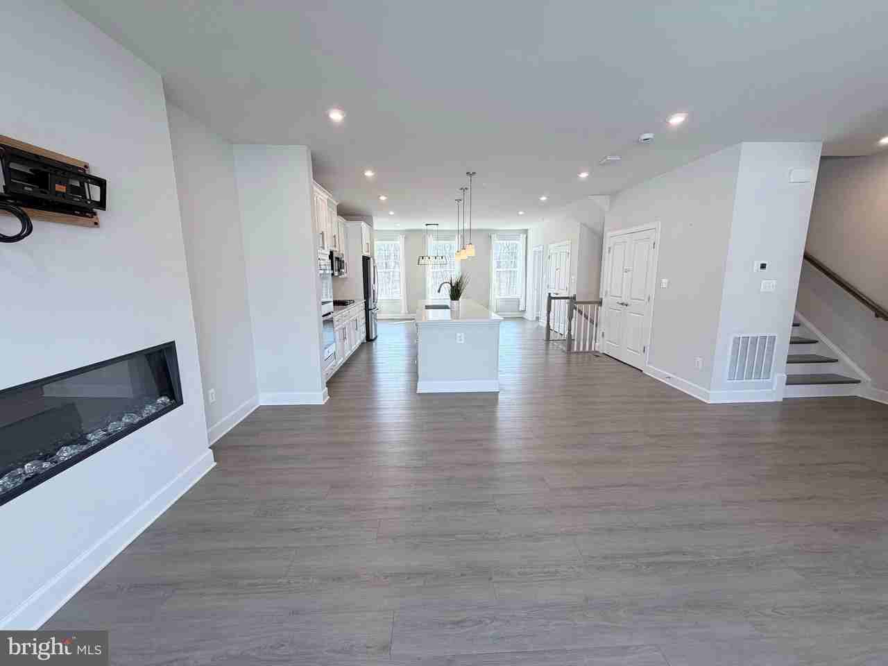 10825 Foxtrot Cir - Photo 5 of 32