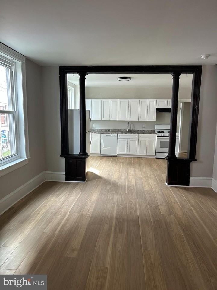 428 Middlesex St - Photo 3 of 4