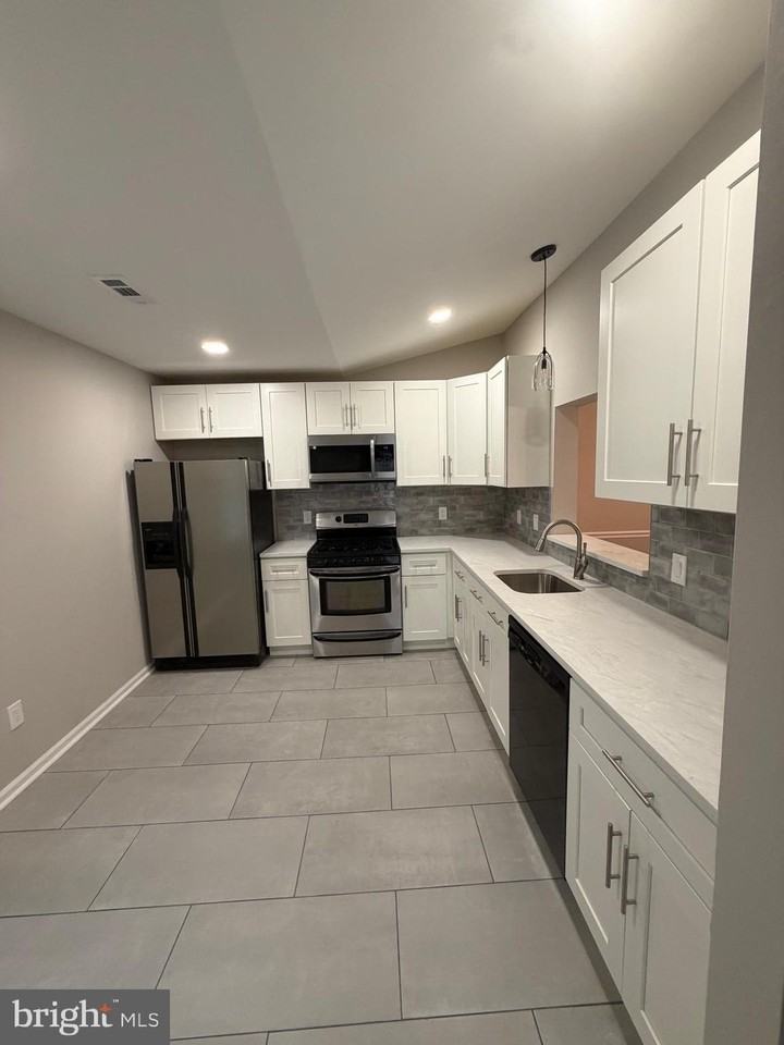 514 Cedar Hollow Dr - Photo 2 of 23