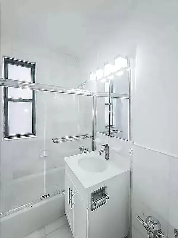 214 E 51st St #2E - Photo 4 of 4