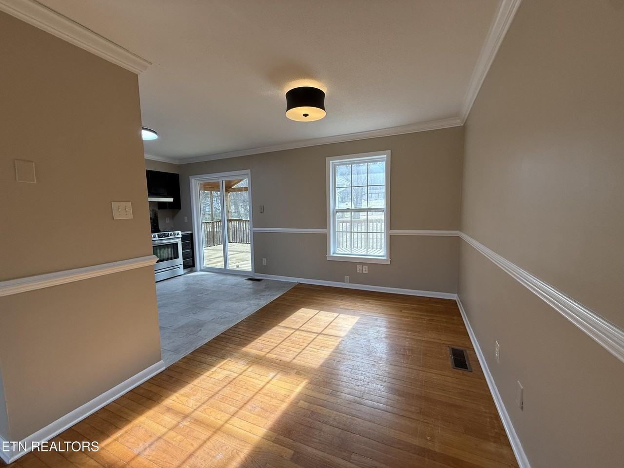 220 Brampton Rd - Photo 7 of 29