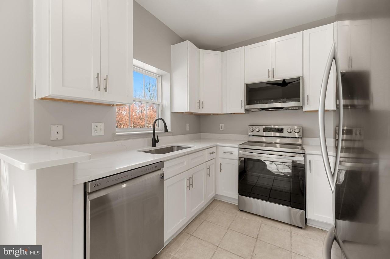 4560 Strutfield Ln Apt 1311 - Photo 3 of 34