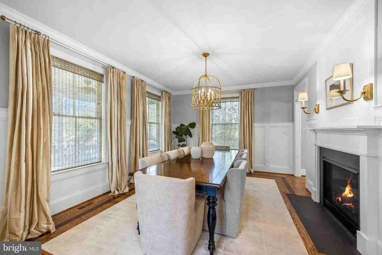 323 S West St - Photo 2 of 50