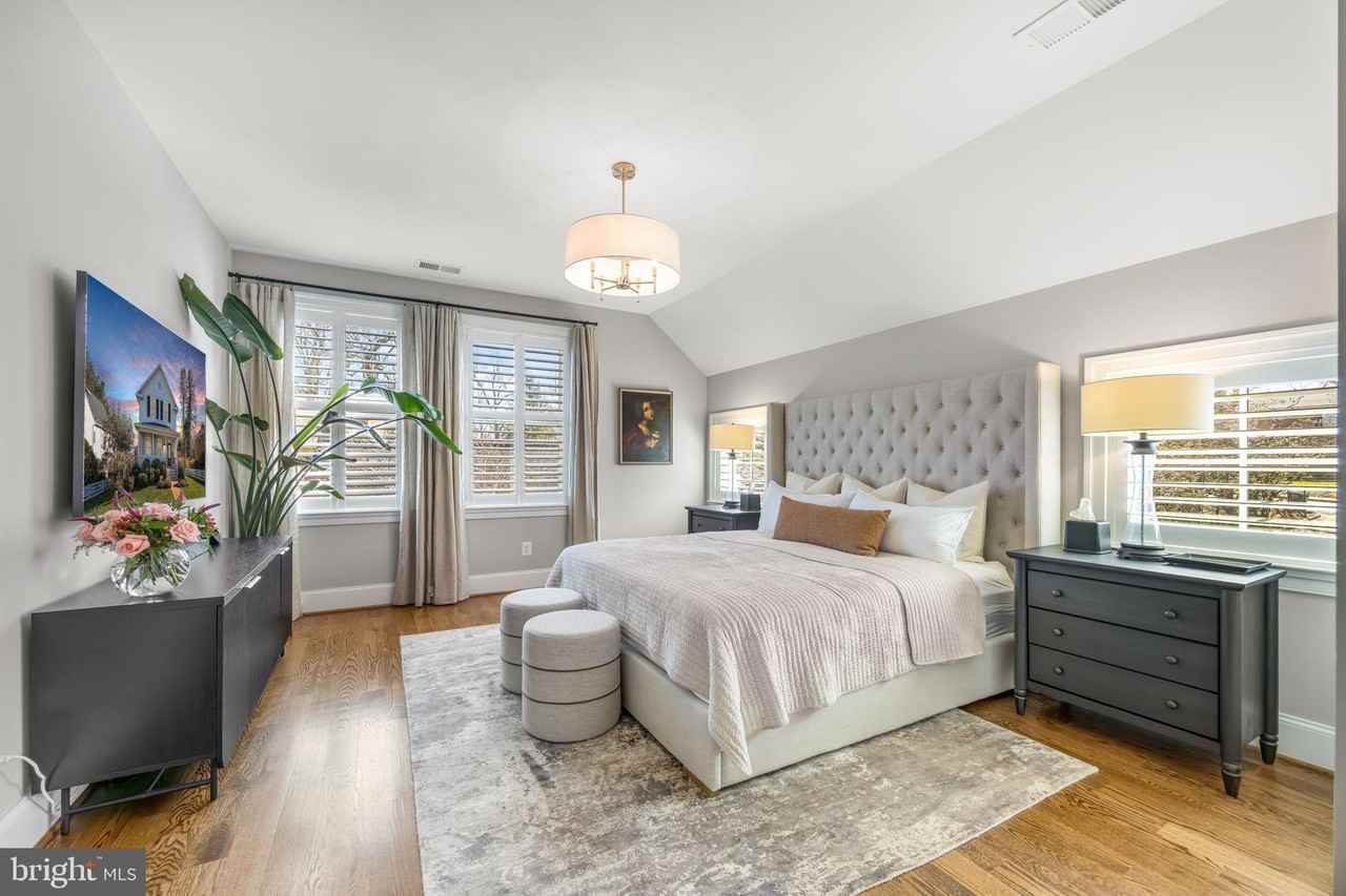 323 S West St - Photo 5 of 50