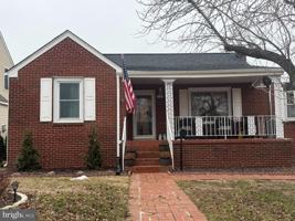 featured image of 312 Woodford St