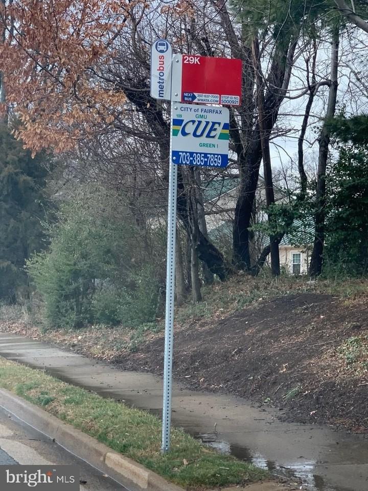 3945 Lyndhurst Dr Apt 303 - Photo 5 of 32