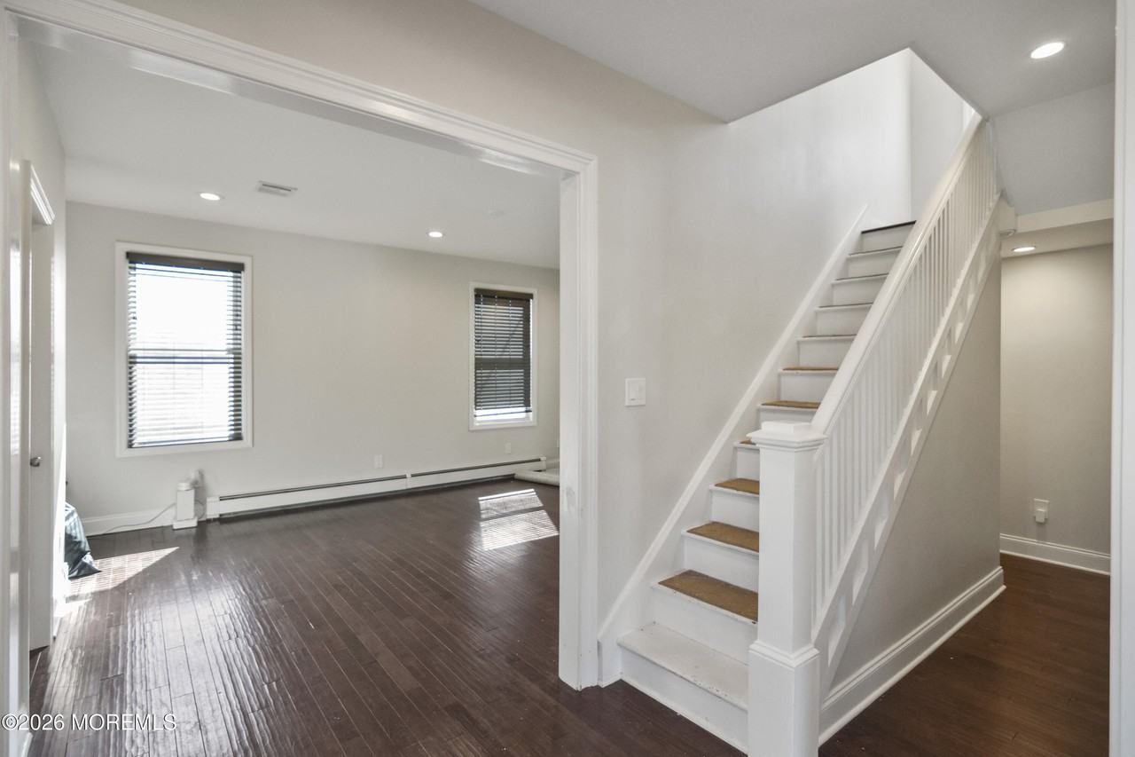 108 Morris Ave - Photo 5 of 29