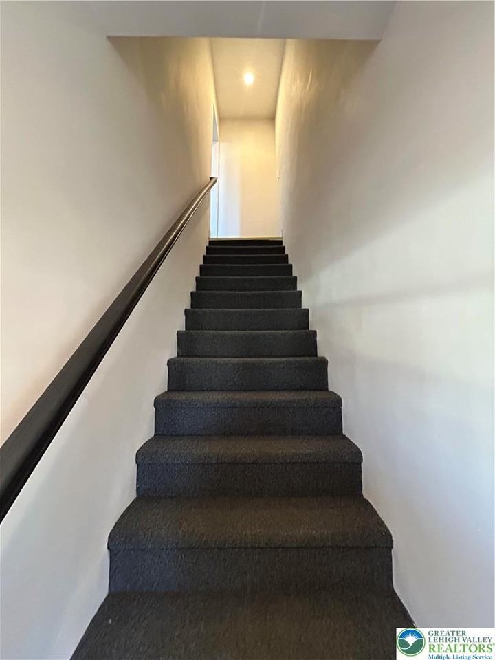 740 W Berwick St ##3 - Photo 3 of 10