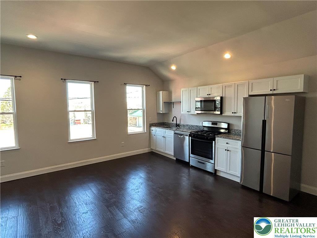 740 W Berwick St ##3 - Photo 4 of 10