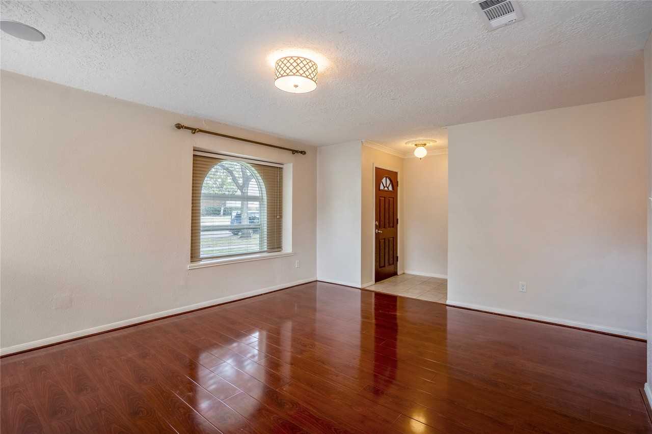 11817 Southlake Dr - Photo 6 of 21