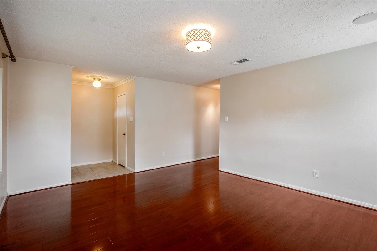 11817 Southlake Dr - Photo 7 of 21