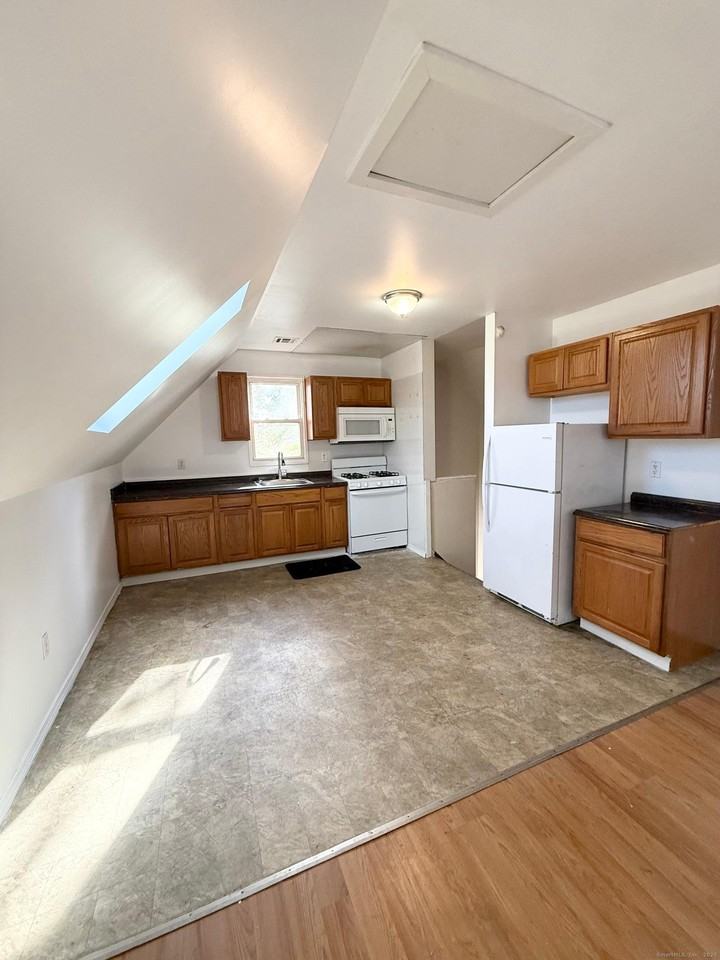 342 Exchange St - Photo 3 of 9