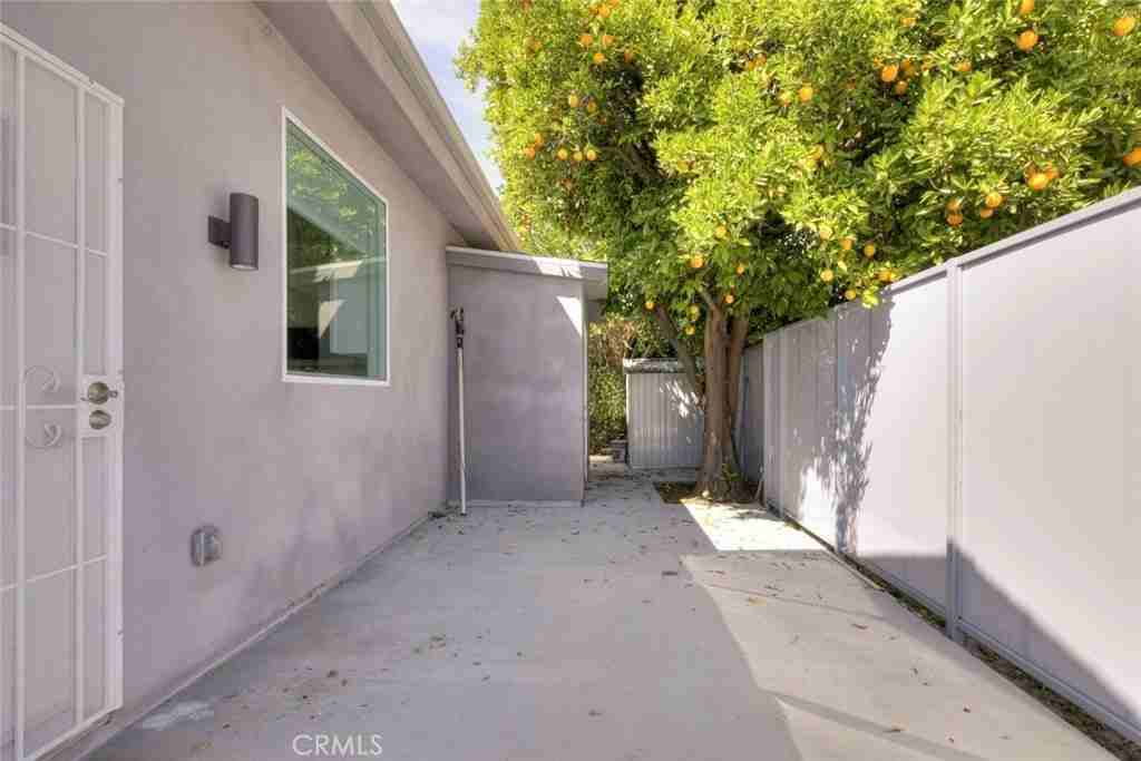 353 N Mariposa St - Photo 7 of 24