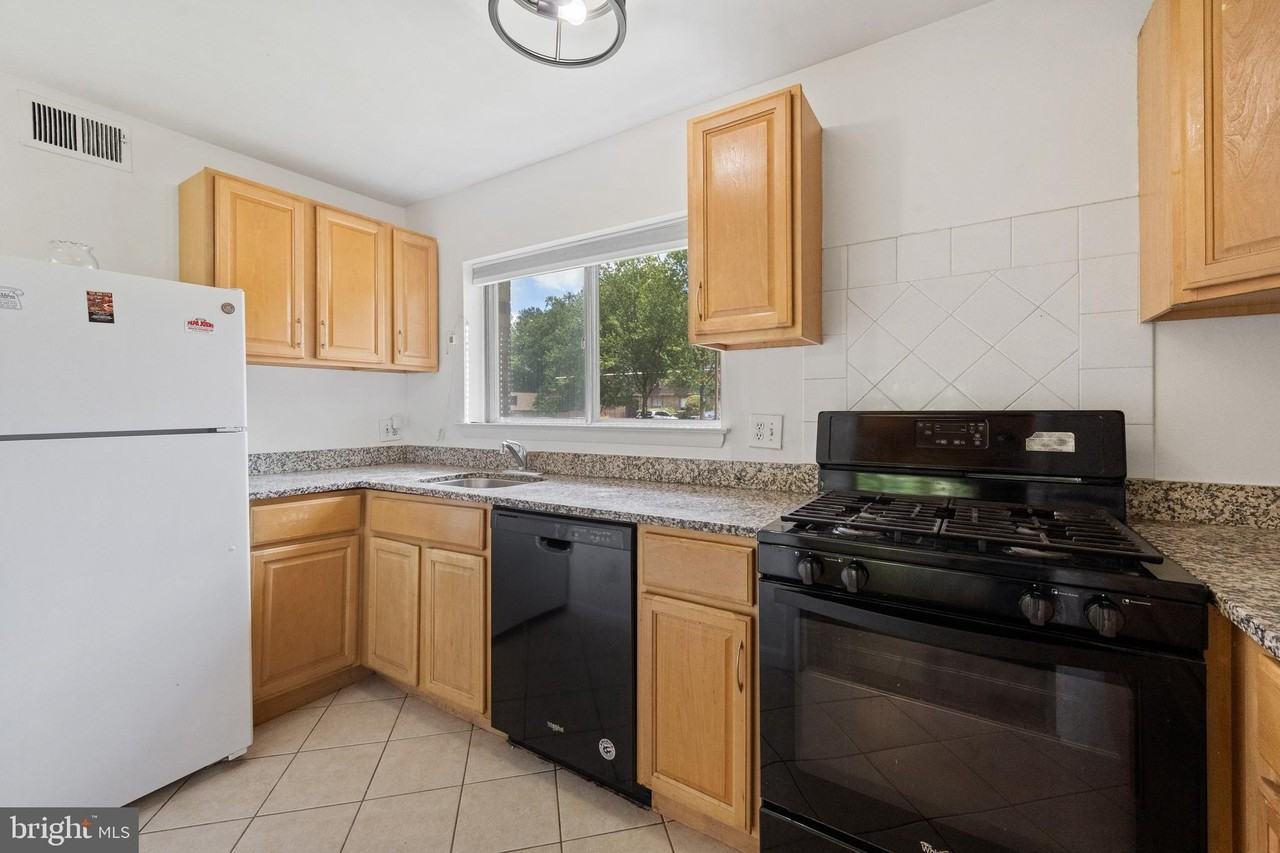 11606 Vantage Hill Rd Unit 12b - Photo 7 of 29