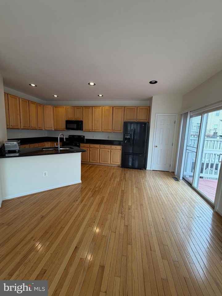 6256 Shackelford Ter - Photo 4 of 39