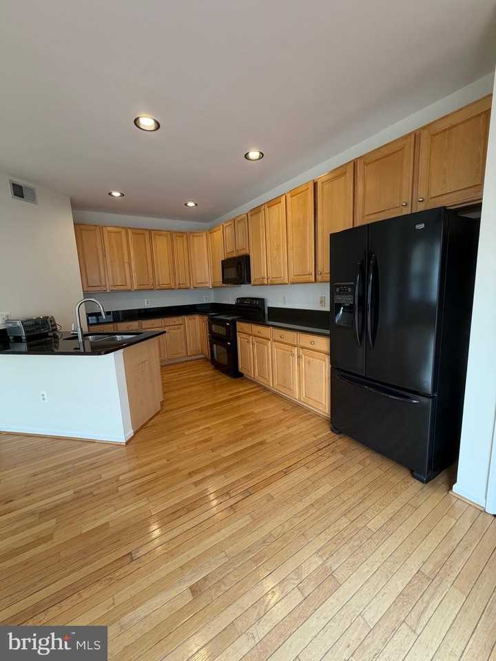 6256 Shackelford Ter - Photo 7 of 39