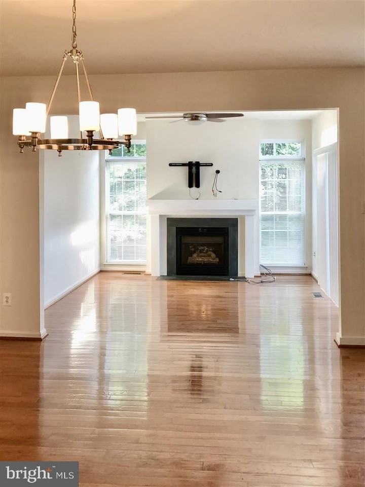 1981 Logan Manor Dr - Photo 4 of 28