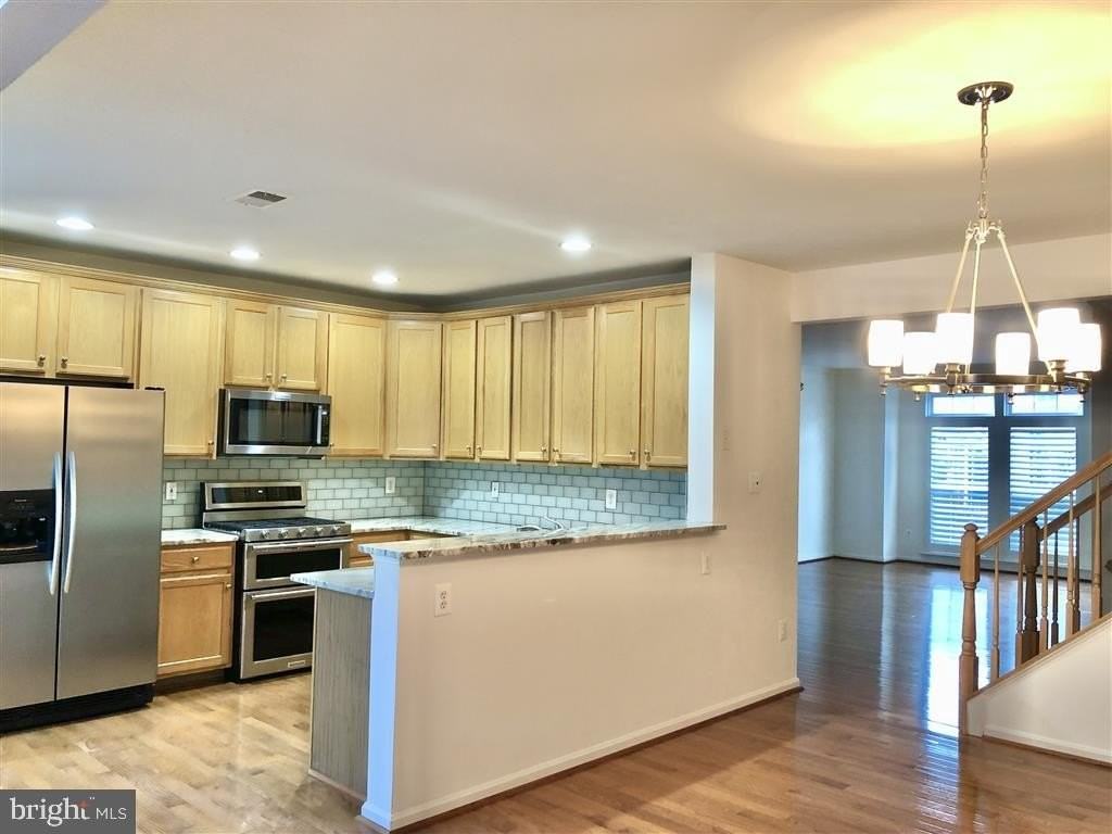 1981 Logan Manor Dr - Photo 5 of 28