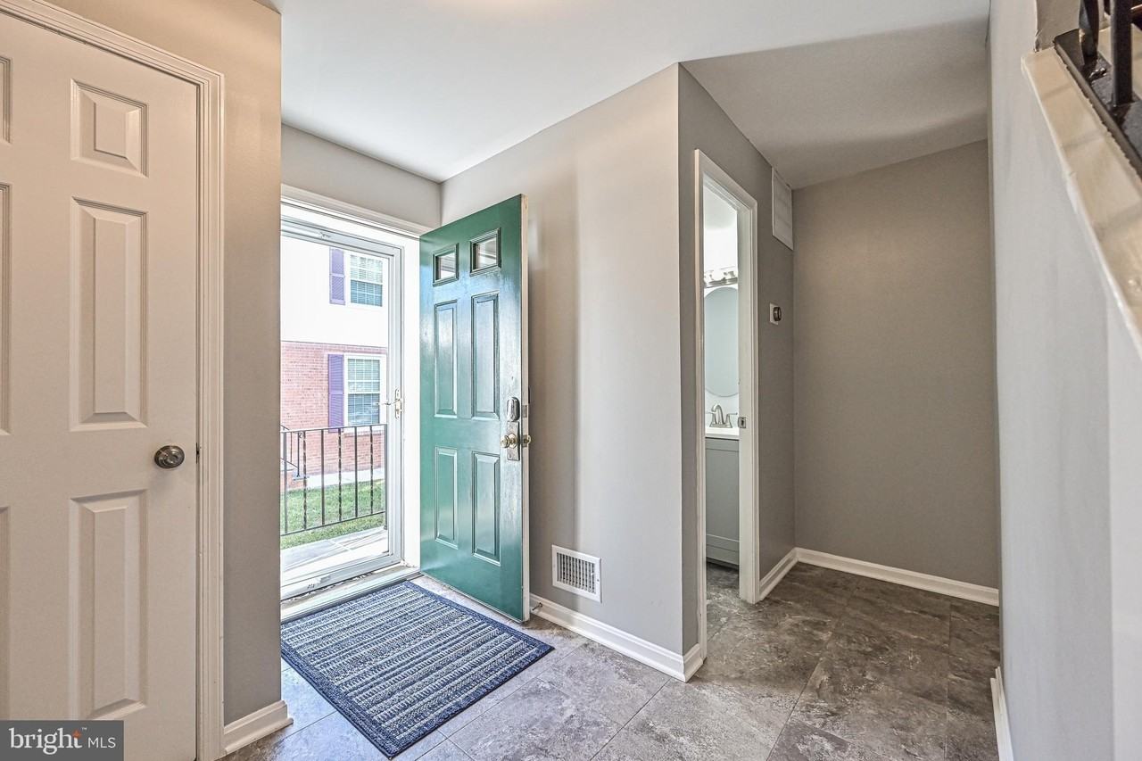 7046 Leestone St - Photo 4 of 48