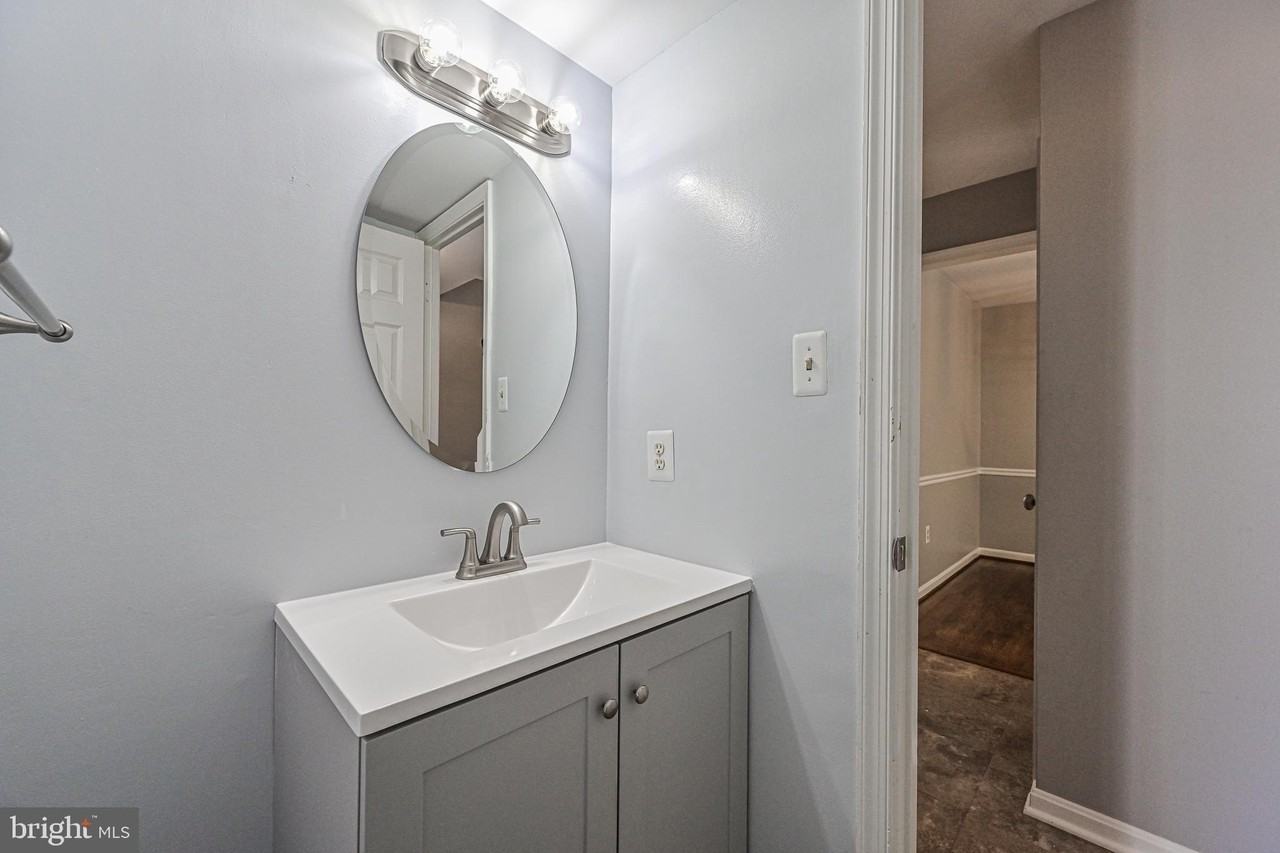 7046 Leestone St - Photo 6 of 48