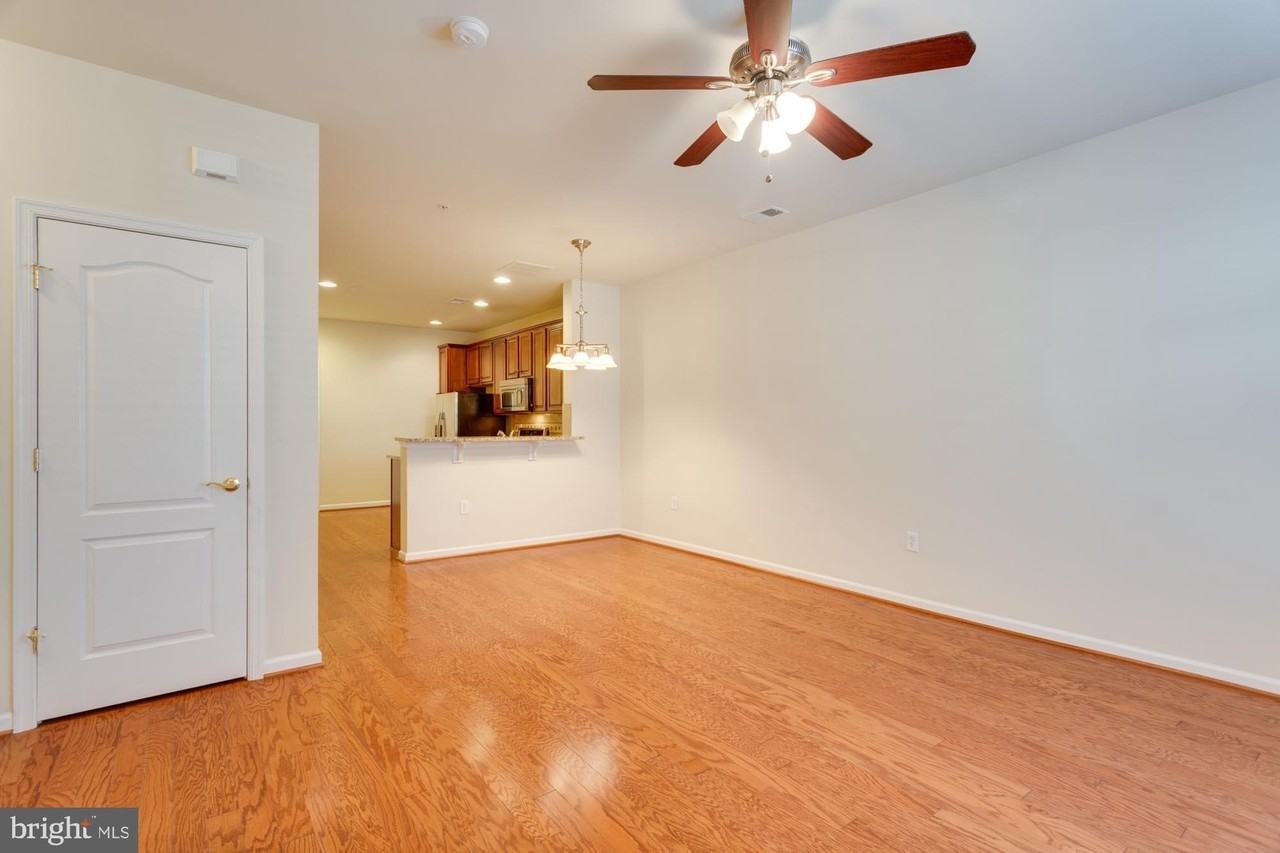 22720 Beacon Crest Ter - Photo 3 of 31