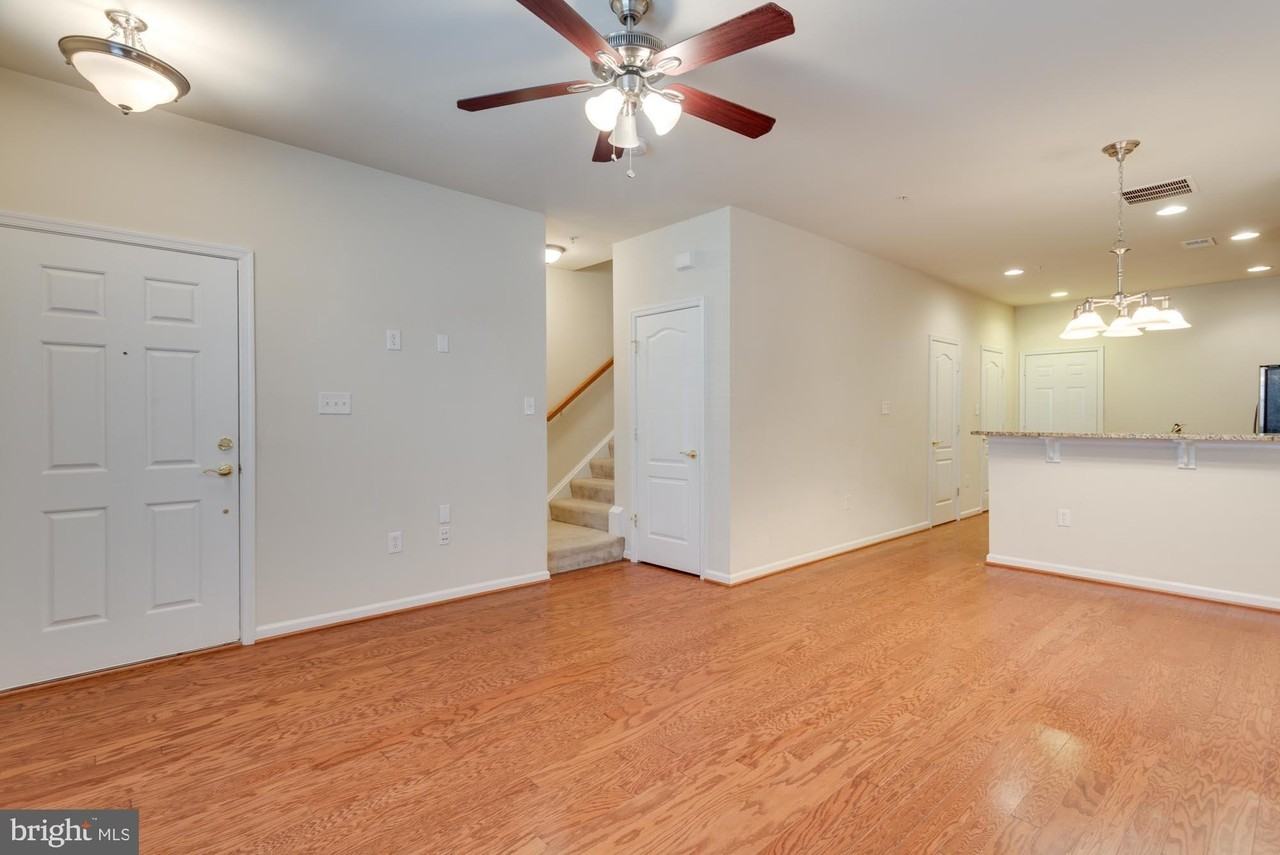 22720 Beacon Crest Ter - Photo 4 of 31