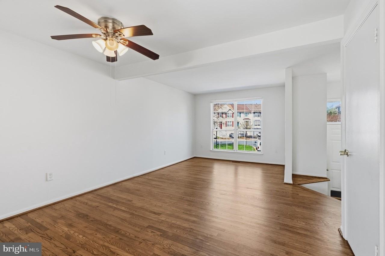 46695 Sandalwood Sq - Photo 4 of 26