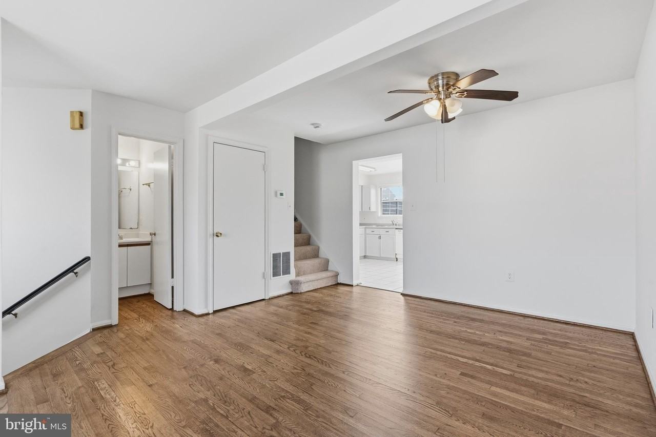 46695 Sandalwood Sq - Photo 7 of 26