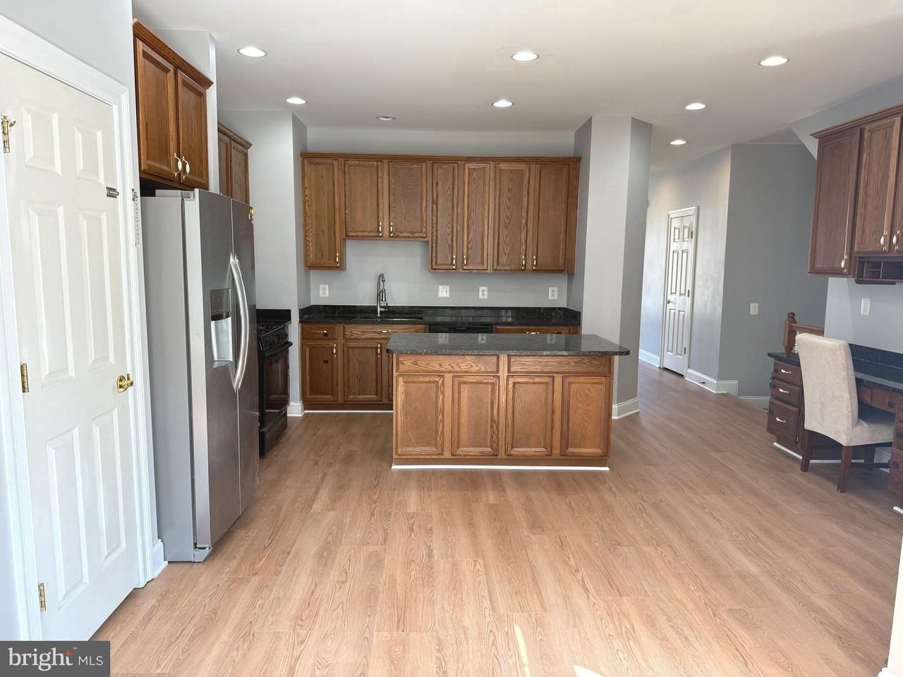 6866 Witton Cir - Photo 5 of 30