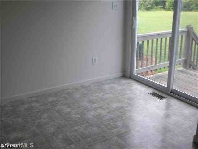 205 Nelson St #D - Photo 7 of 13