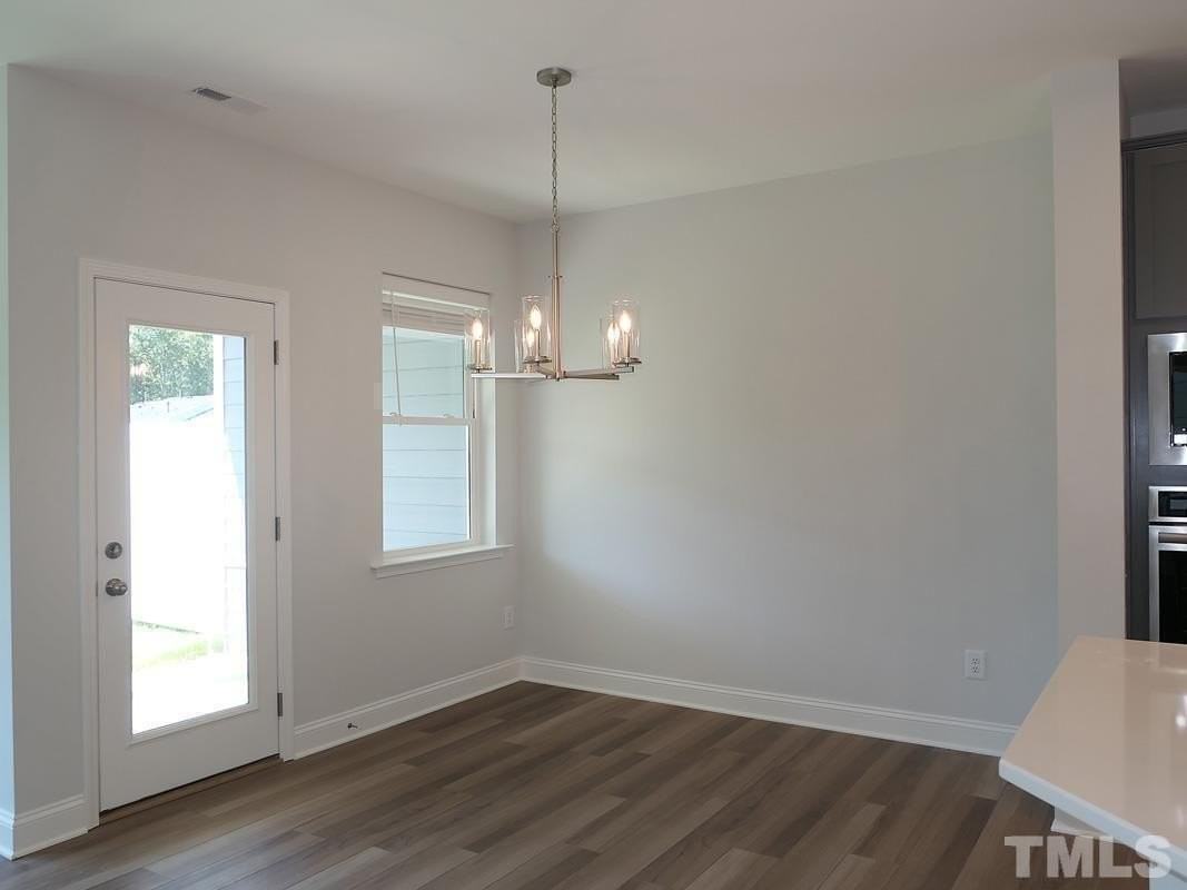 117 Deardom Way - Photo 5 of 37