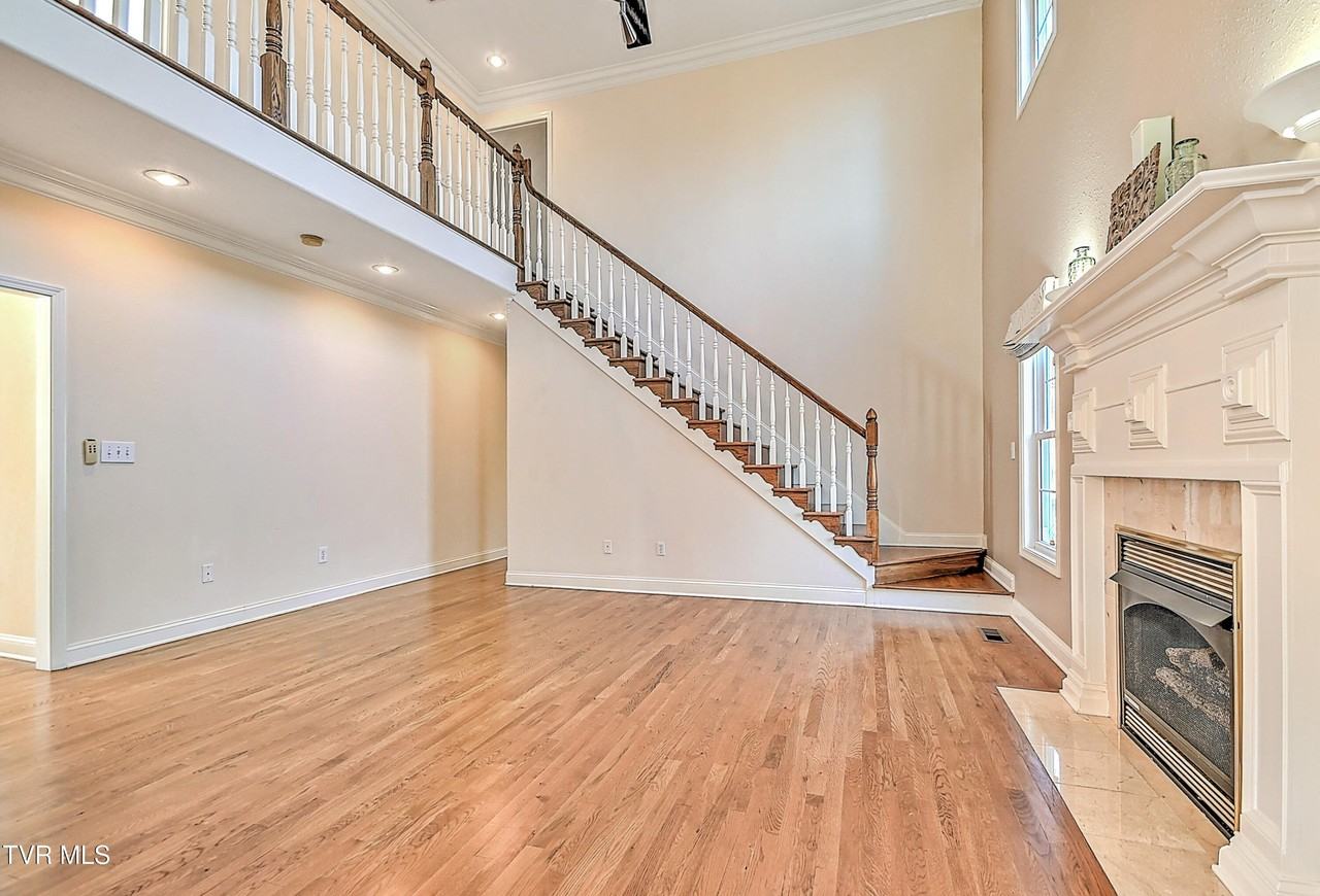 1036 Sussex Dr - Photo 7 of 50