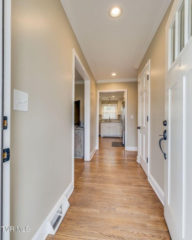 515 Ravenwood Dr - Photo 6 of 30