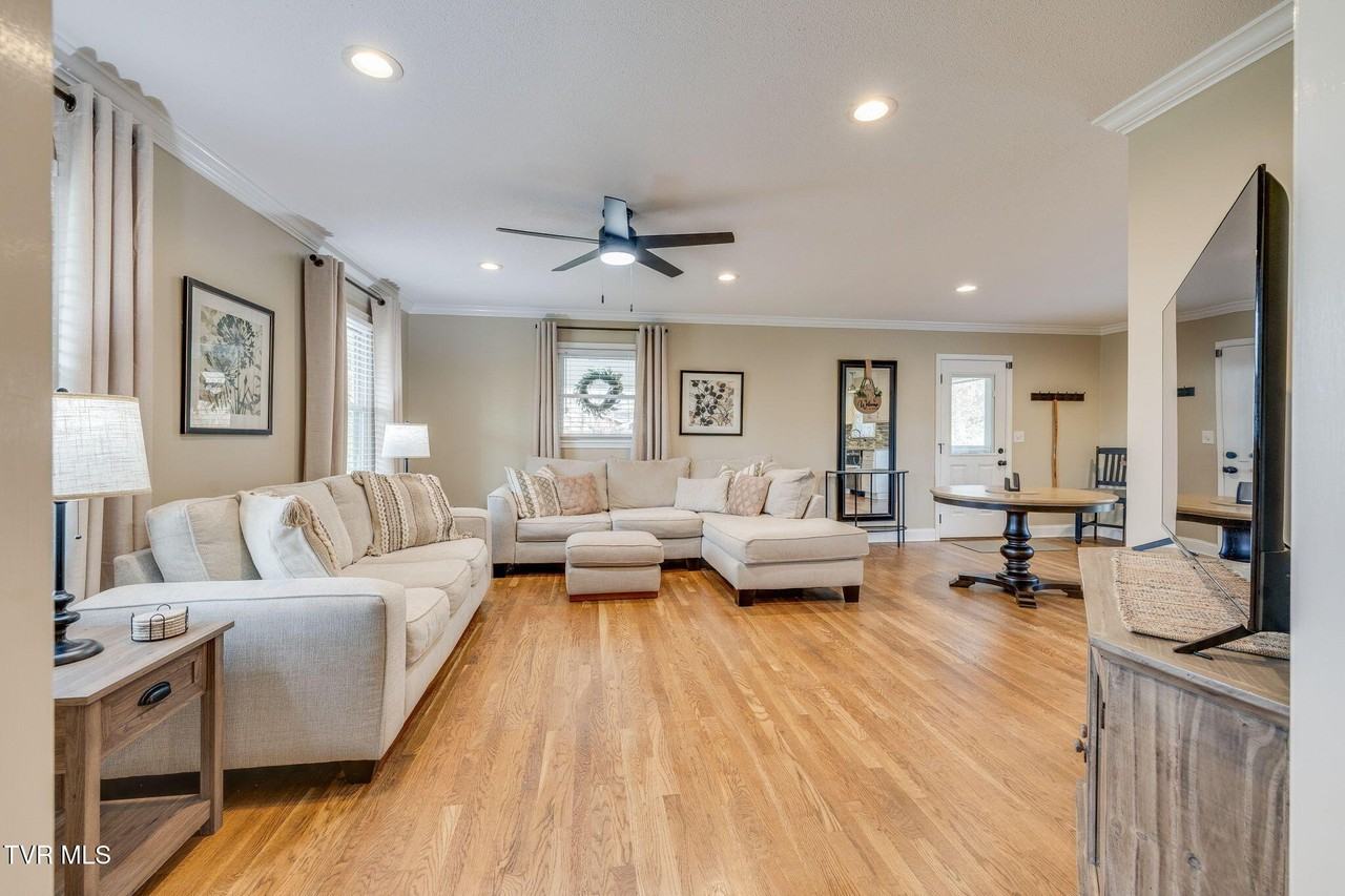 515 Ravenwood Dr - Photo 7 of 30