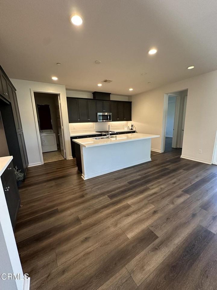 1217 Redbud St - Photo 3 of 8