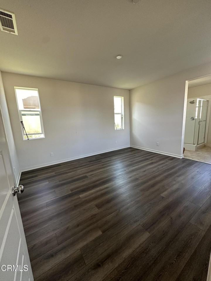 1217 Redbud St - Photo 6 of 8