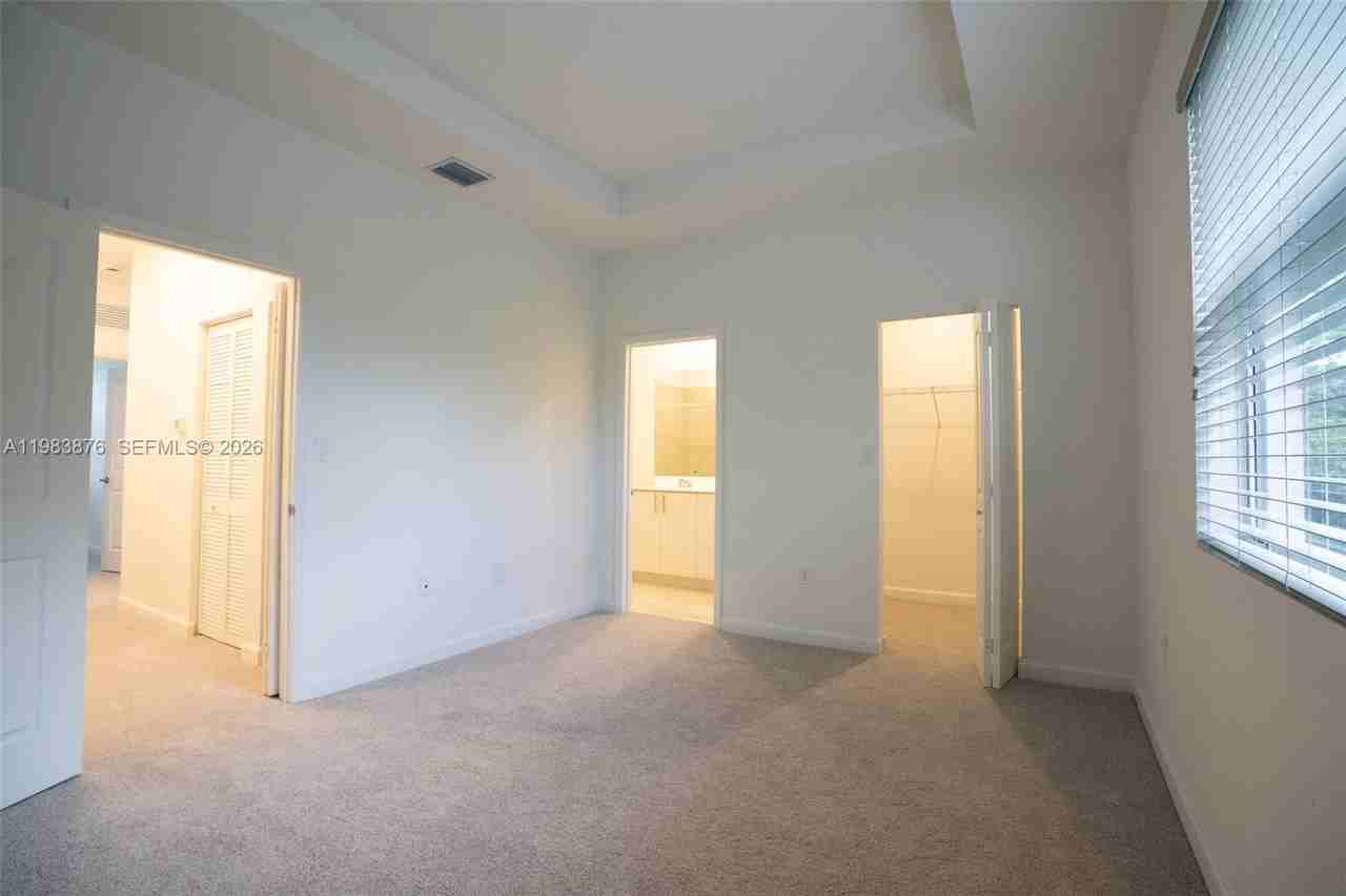 204 Nw 10th St - Photo 4 of 8