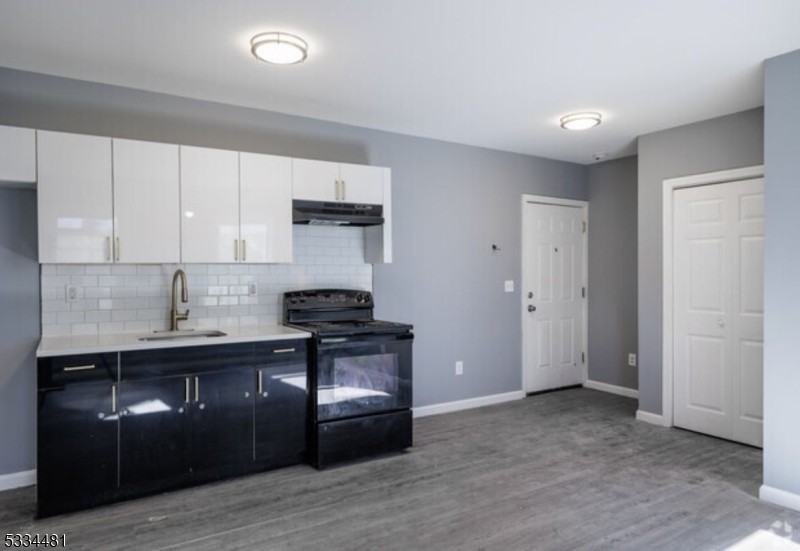 42 Essex St - Photo 2 of 4