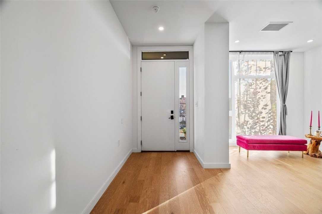 112 Burrows St - Photo 2 of 29