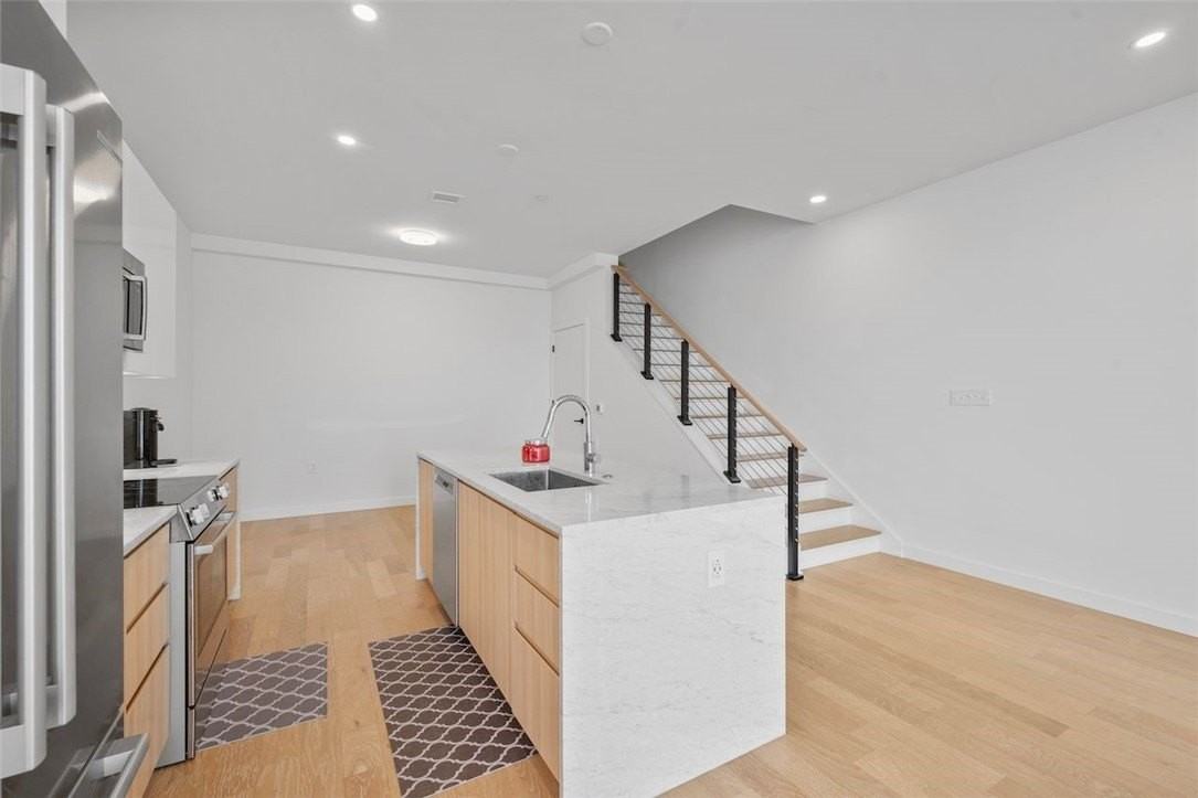 112 Burrows St - Photo 6 of 29