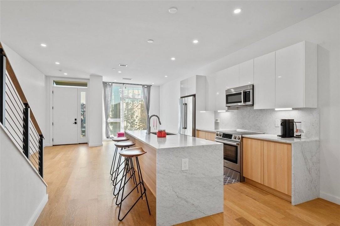 112 Burrows St - Photo 7 of 29