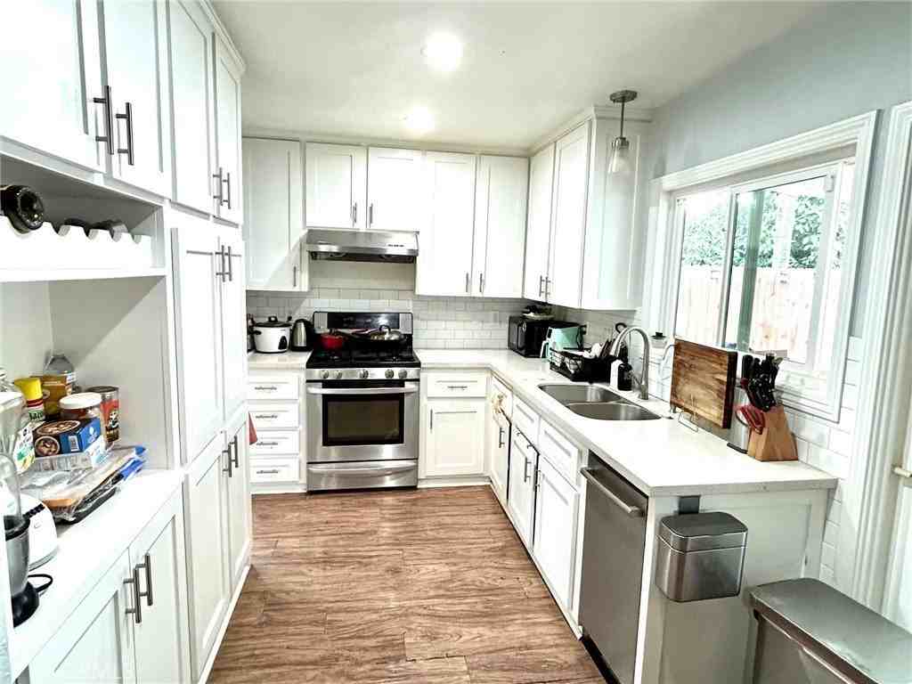 1006 Acacia St - Photo 3 of 22