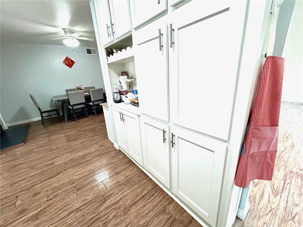 1006 Acacia St - Photo 7 of 22