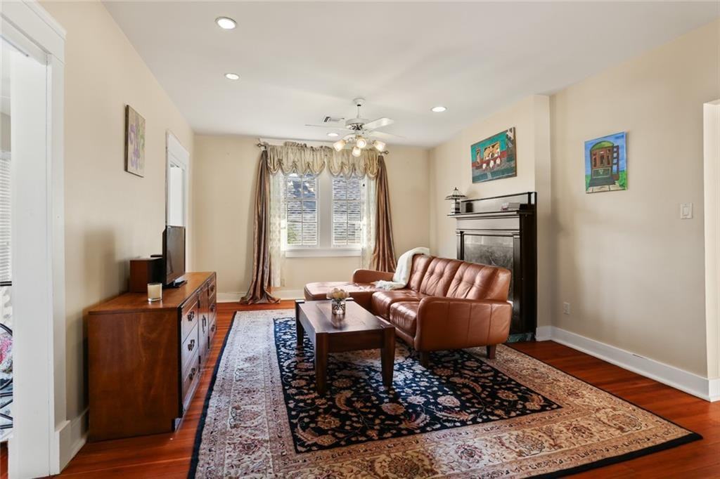 2725 Chestnut St - Photo 4 of 21