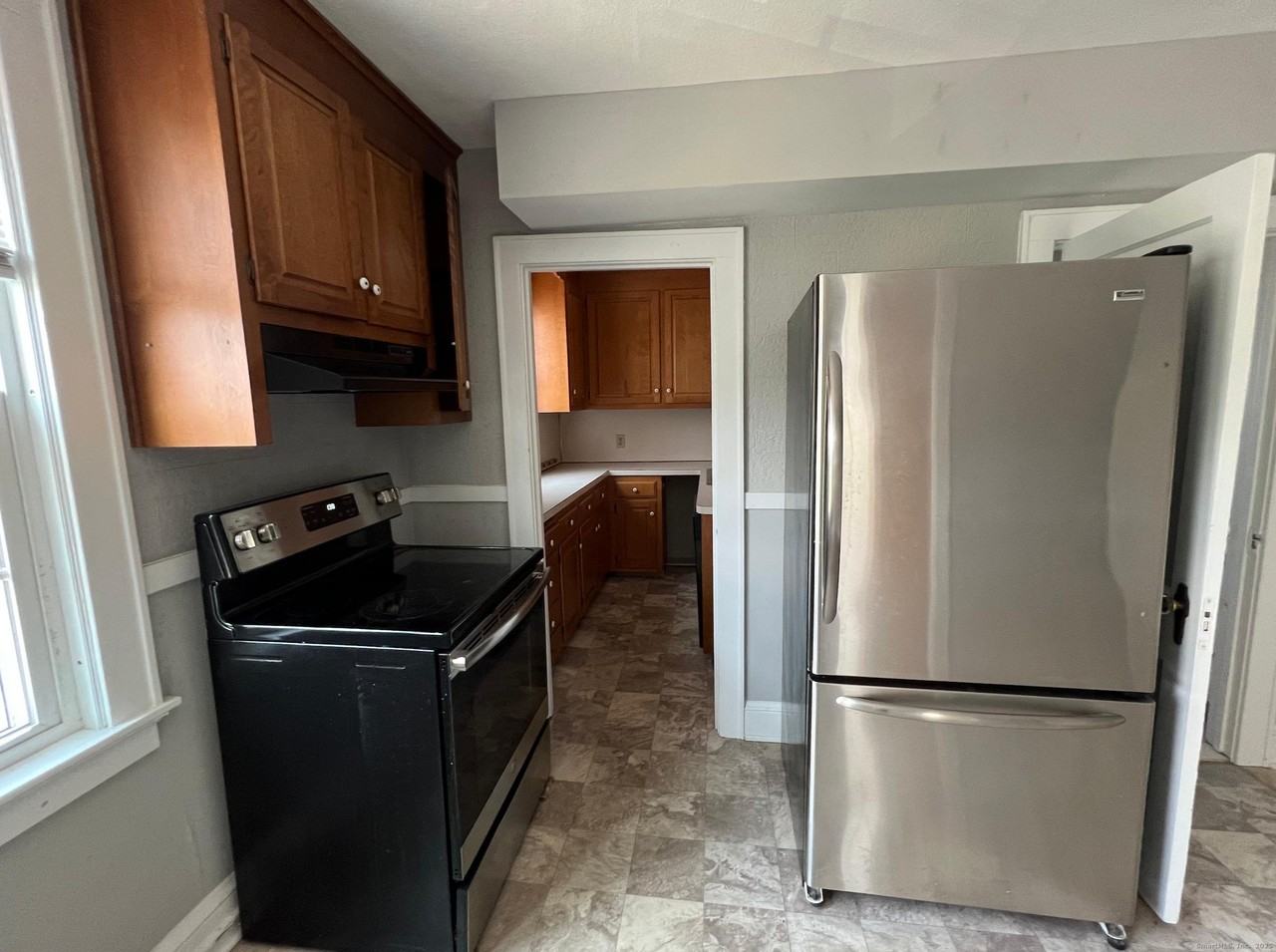 861 Farmington Ave 2nd Fl - Photo 2 of 22