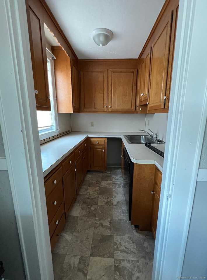 861 Farmington Ave 2nd Fl - Photo 3 of 22