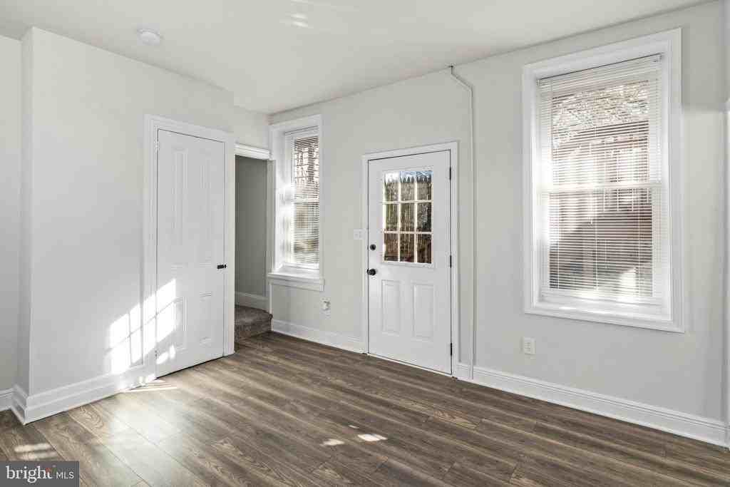 148 Walnut St ##3 - Photo 3 of 13