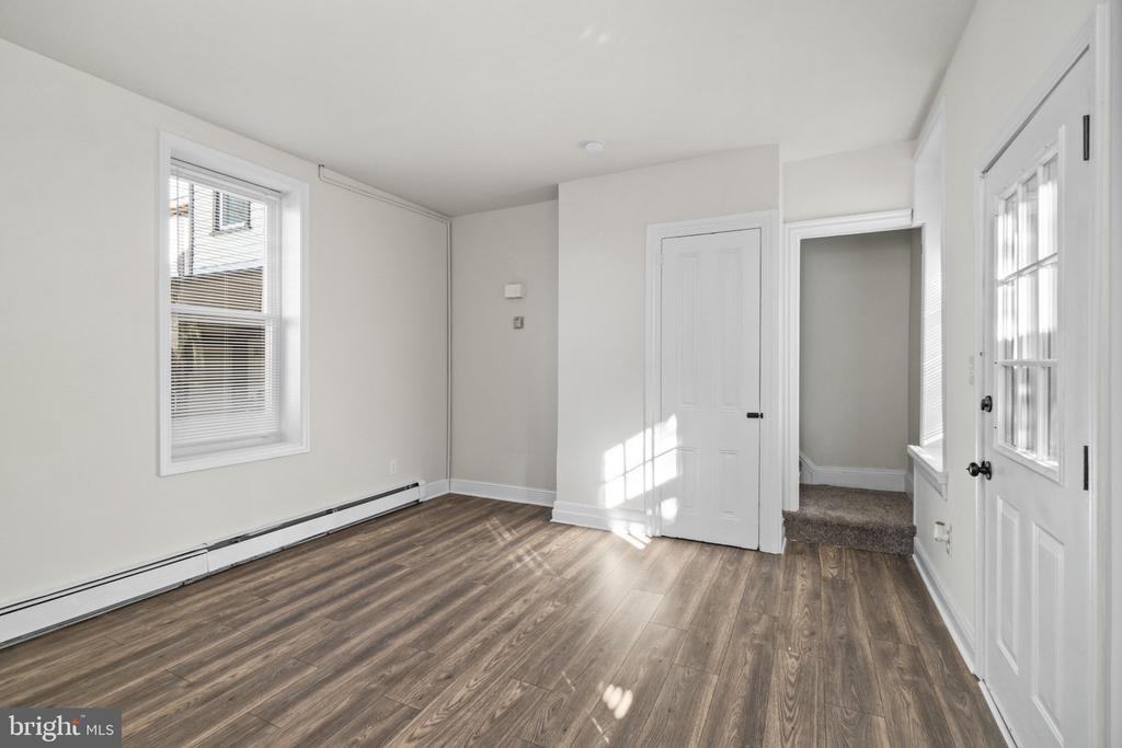 148 Walnut St ##3 - Photo 4 of 13